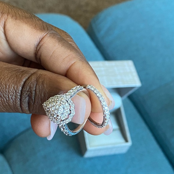 warranty on rings,. Rings can be resize,cleaned and get diamond replaced . - Picture 1 of 10